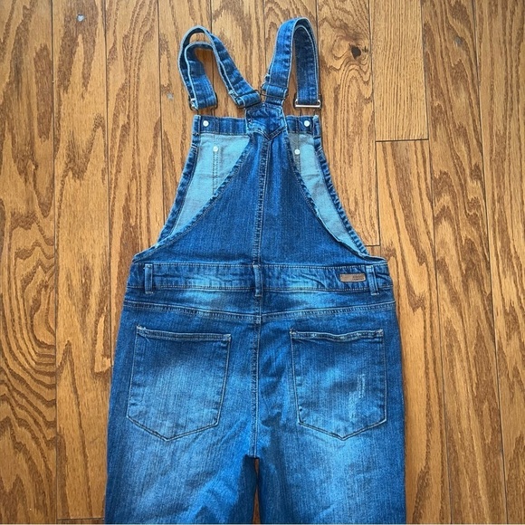 Almost Famous Medium Wash Distressed Skinny Denim Overalls Size 5 - Picture 12 of 13